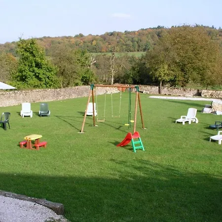 Maison Restauree Avec Piscine Privee Chauffee Et Equipements De Loisirs A Bourmont-entre-meuse-et-mouzon - Fr-1-611-58 펜션